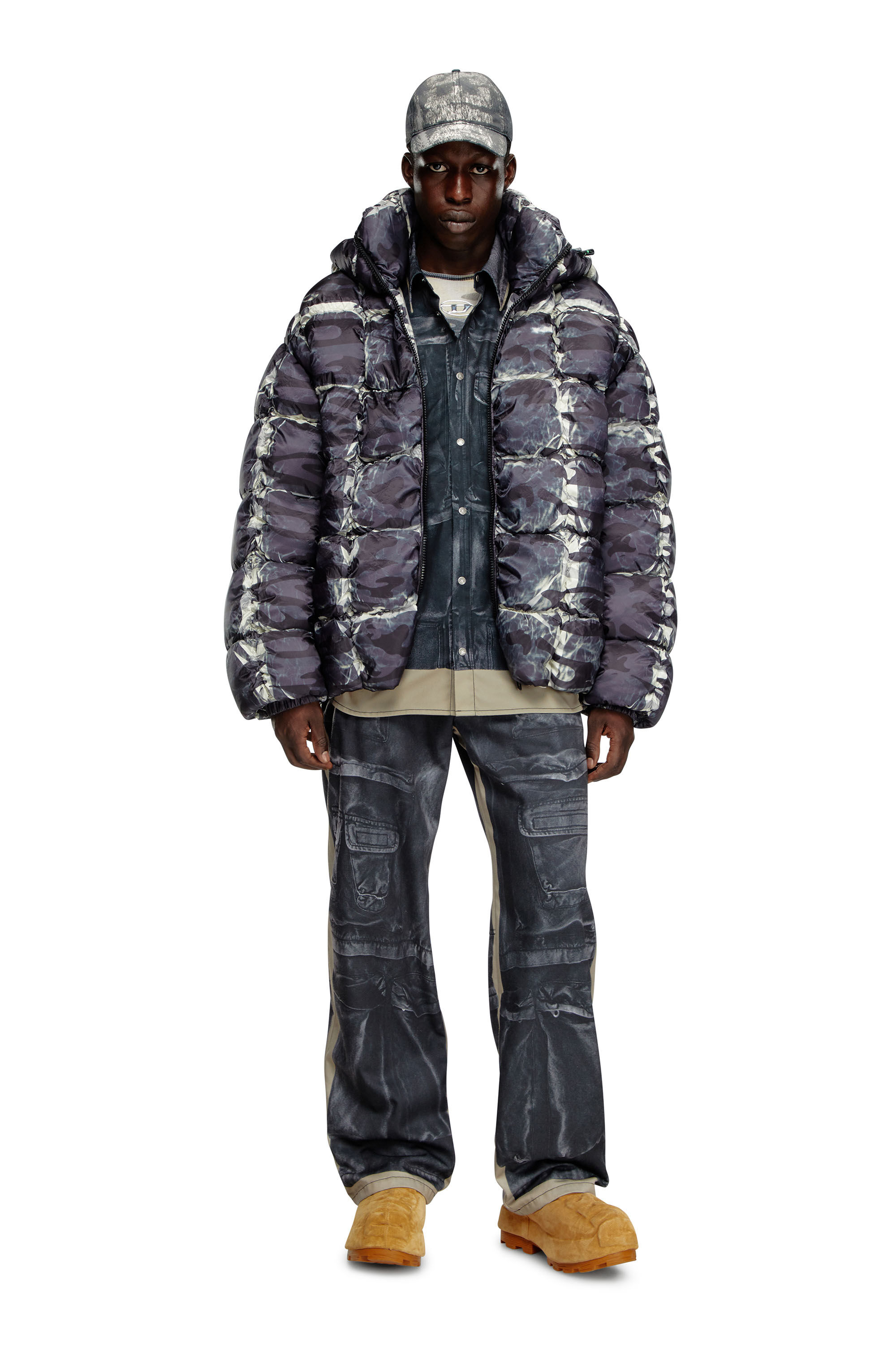 Diesel - W-CLAUS-CAMU, Man's Hooded puffer jacket with camo print in Grey - 1