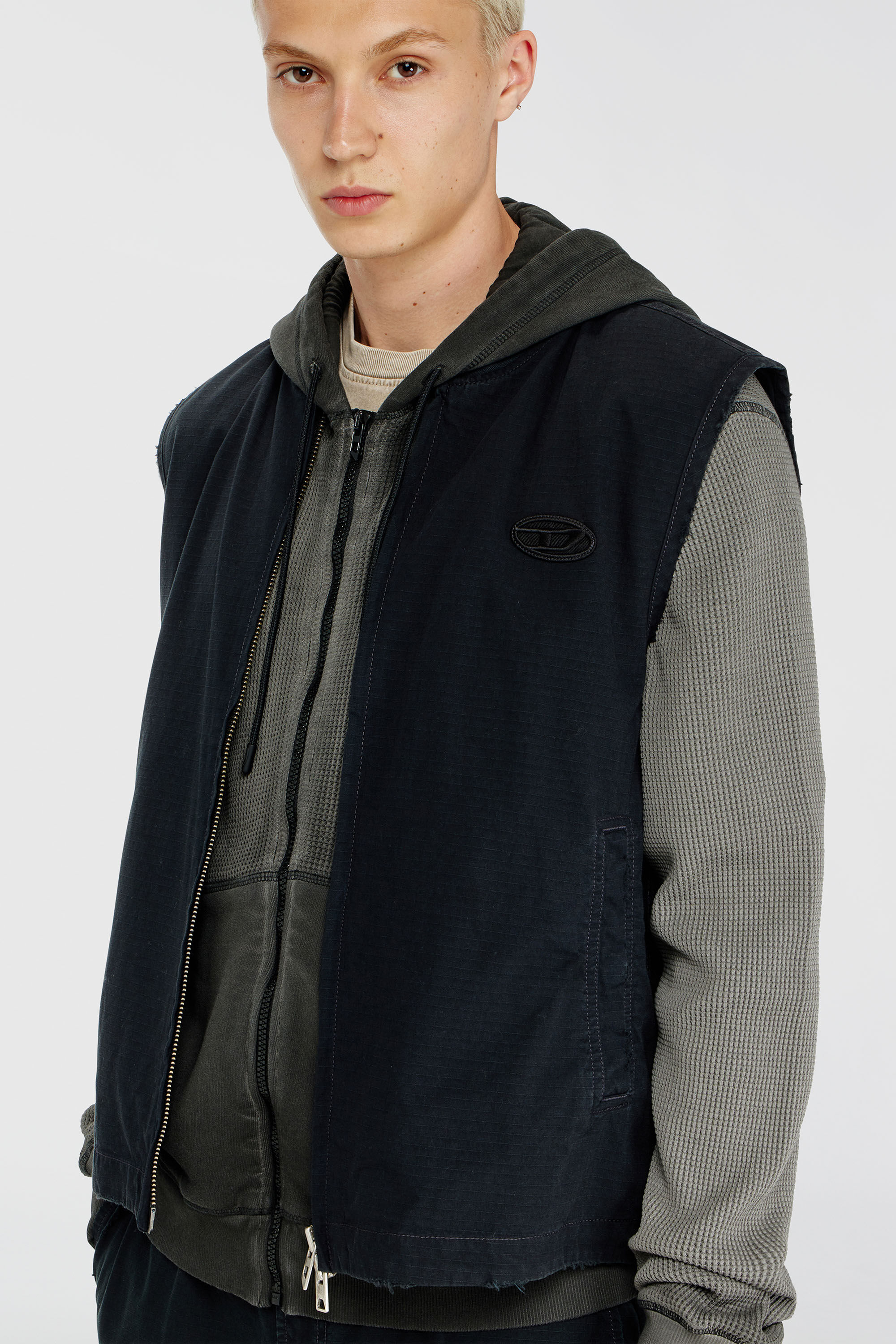 Diesel - J-TYPE-CO-SL, Man's Cotton ripstop vest with Oval D patch in Black - 5