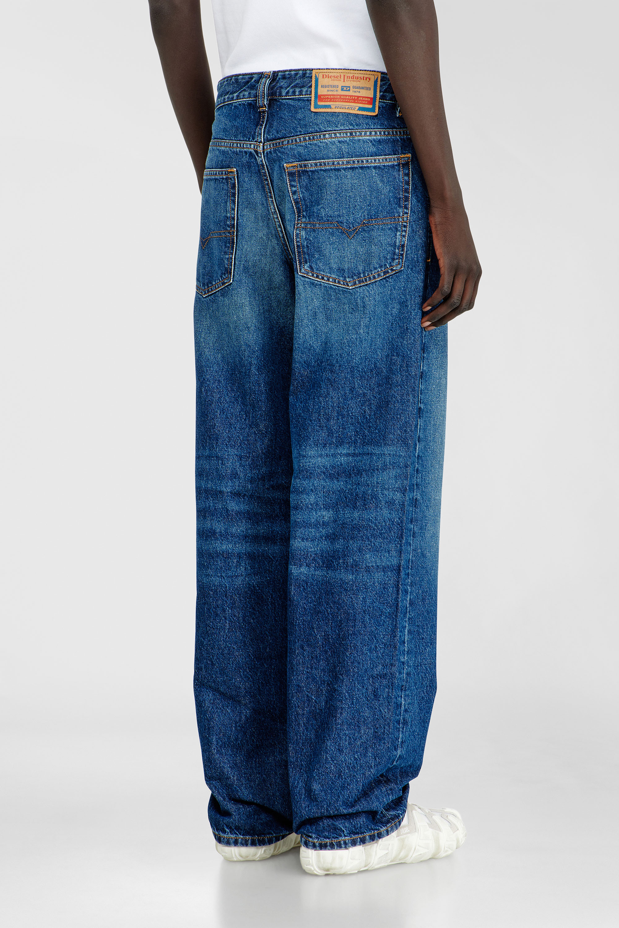 Diesel - Man's Relaxed Jeans 2001 D-Macro 09I27, Medium blue - 4