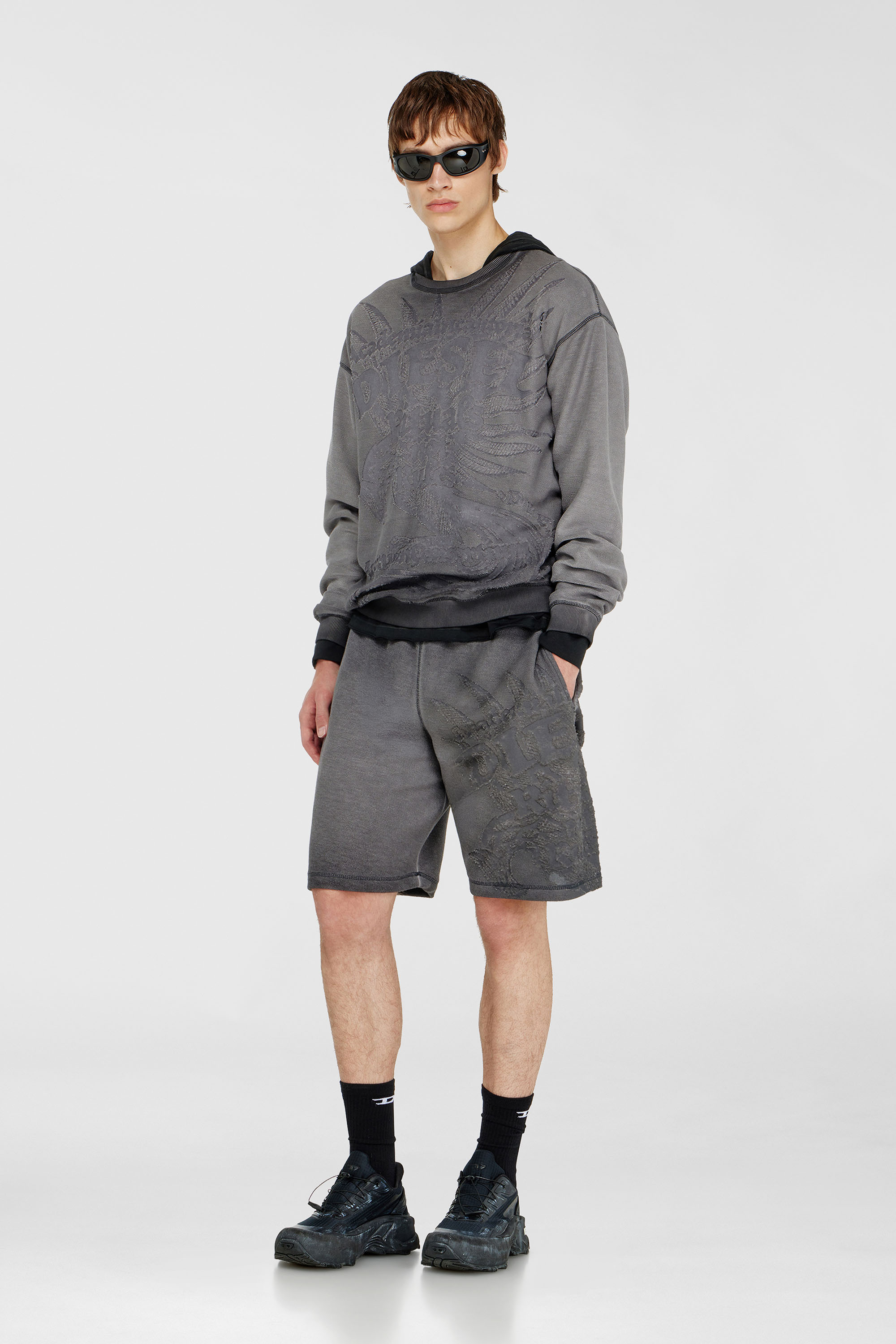 Sweatshorts with d&eacute;vor&eacute; motifs