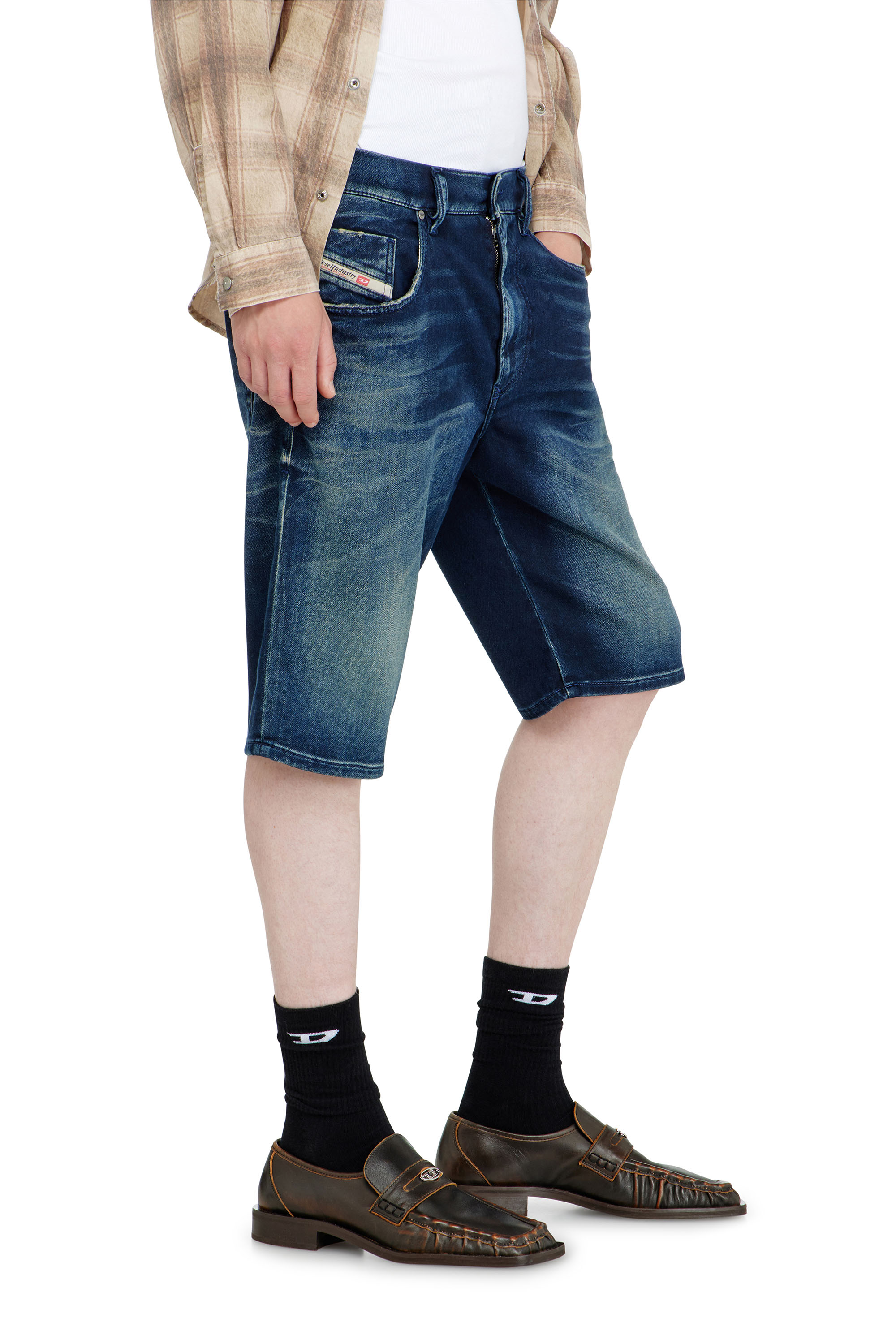 Diesel - 2033 D-KROOLEY-SHORT-BW JOGG, Man's Chino shorts in shaded JoggJeans in Dark Blue - 4