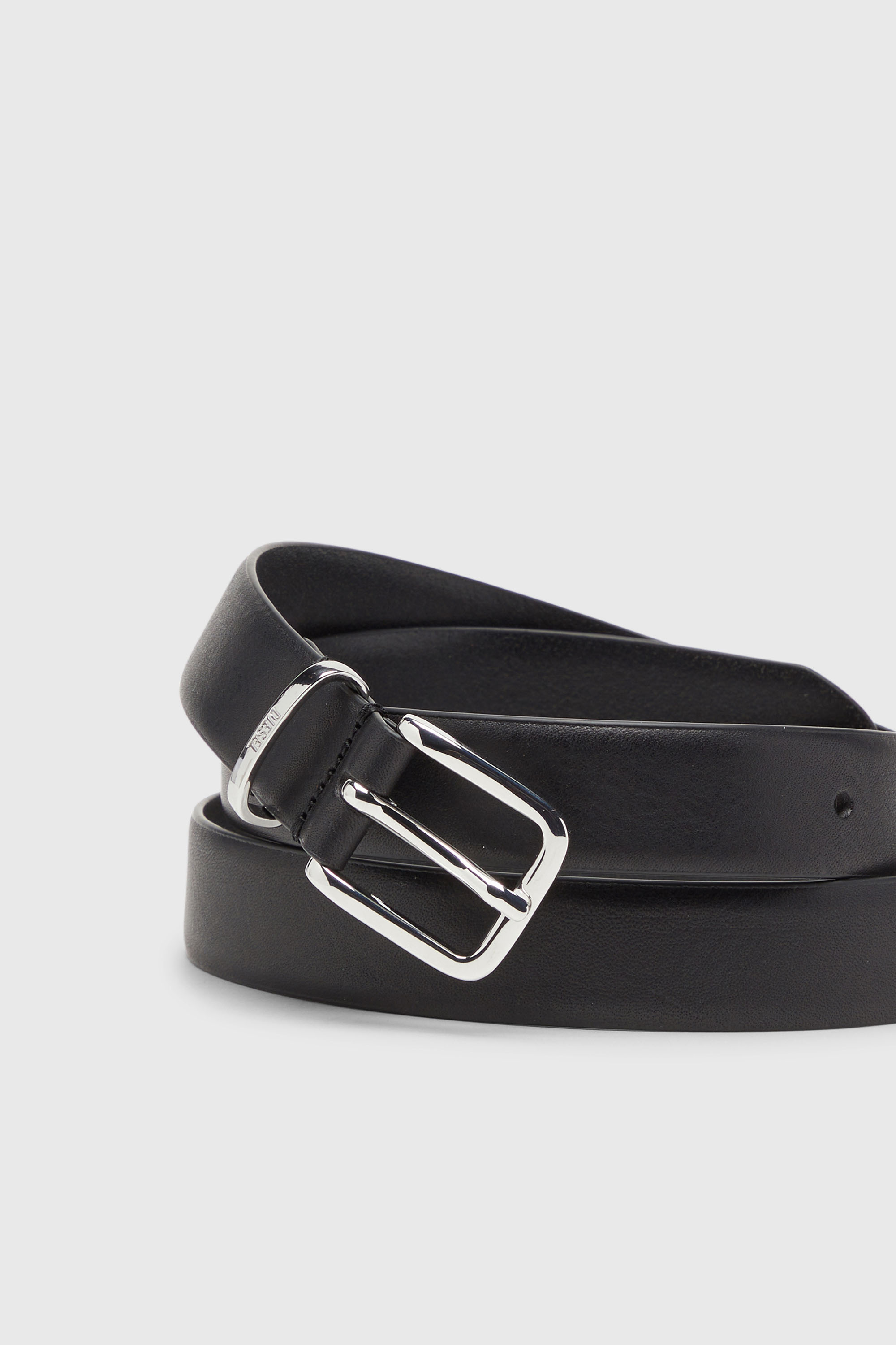 Diesel - B-BISCOTTO W KNOT 25, Woman's 2.5cm leather belt in Black - 3